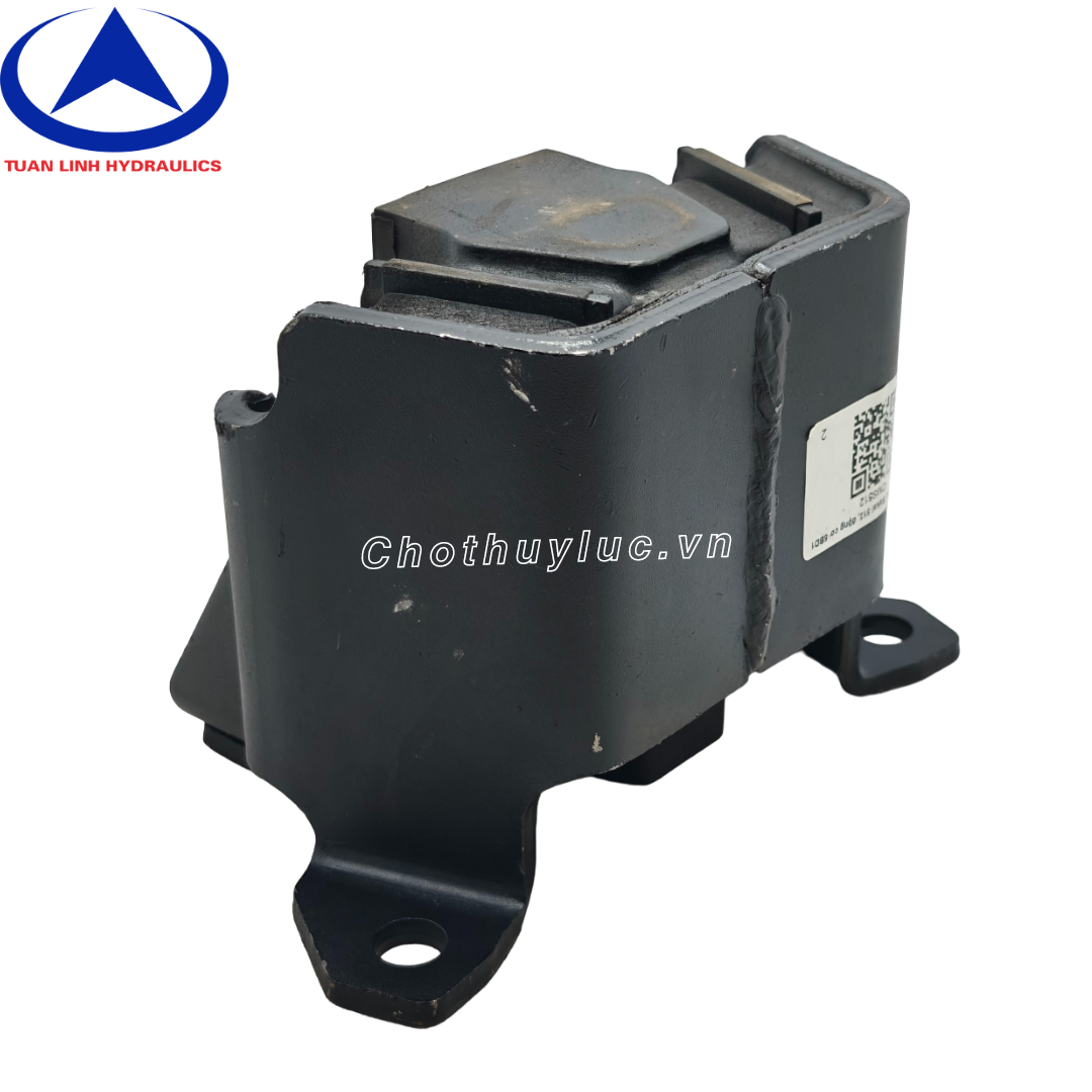 Chân máy sau Sakai 512, động cơ 6BD1