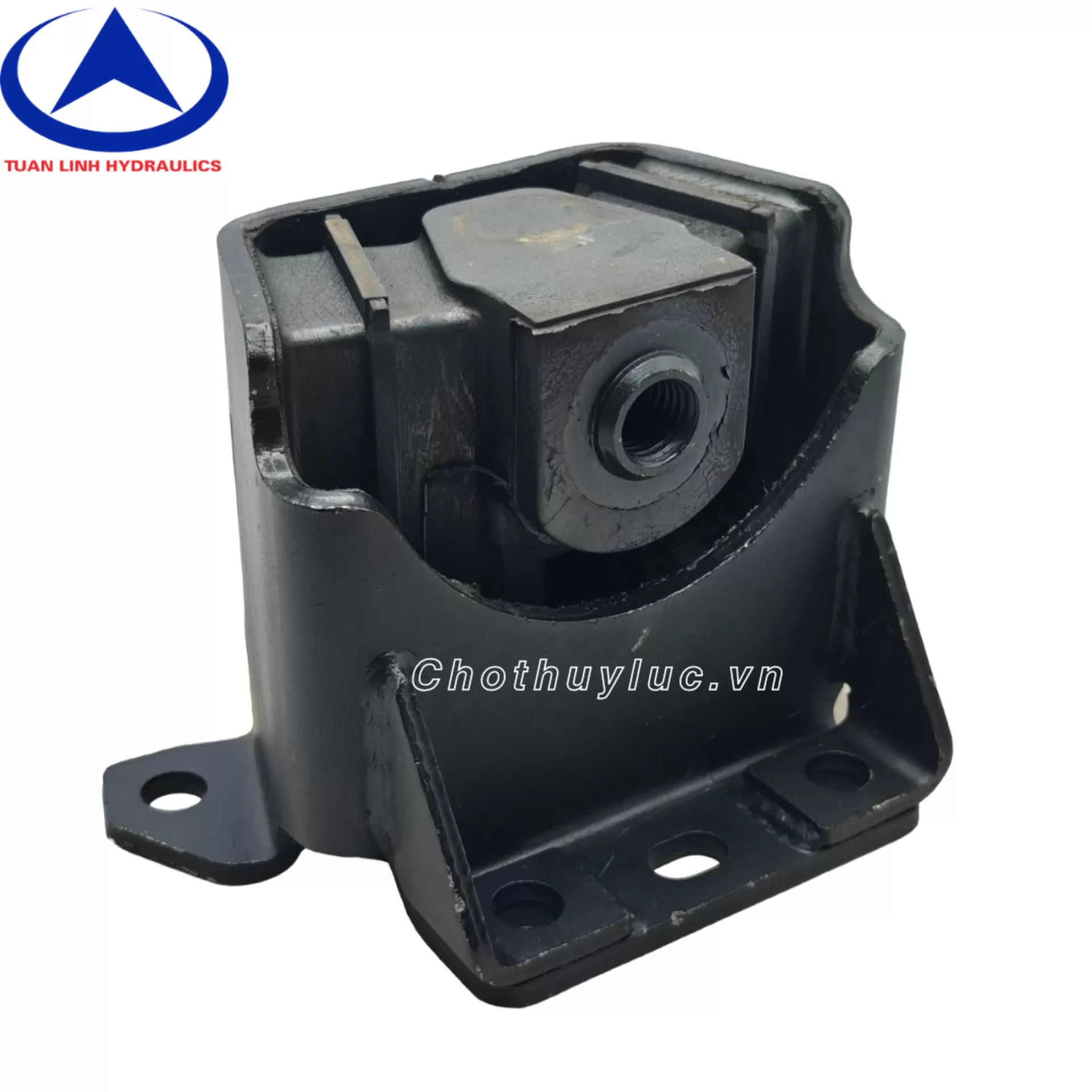 Chân máy sau Sakai 512, động cơ 6BD1